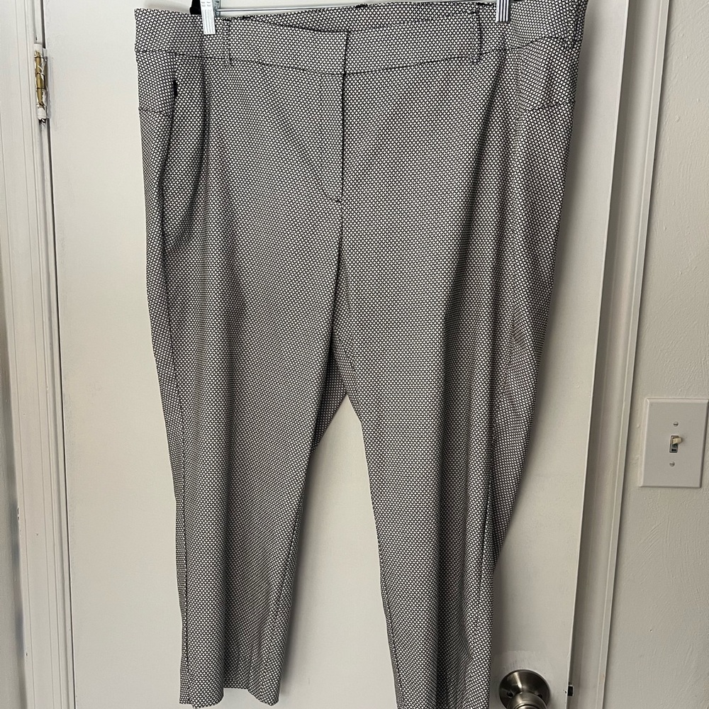 Lane Bryant Womens Plus Size 26 Black White Geometric Crop Pants